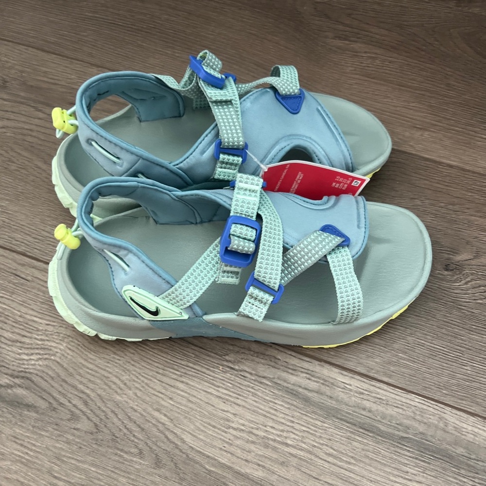 Nike women hiking slide sandals size 6